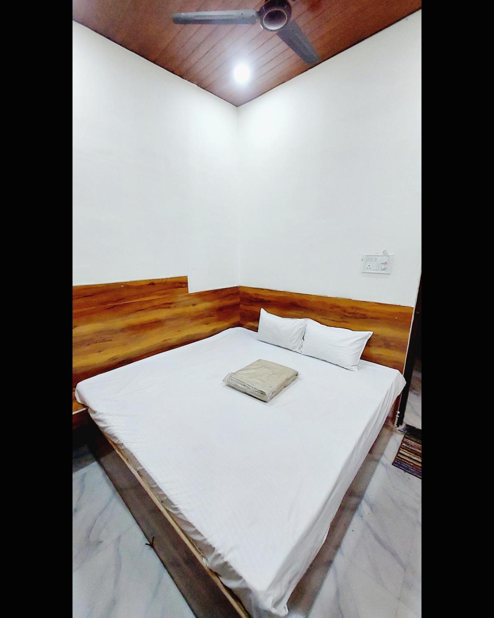 Hotel Om Palace Удджайн Экстерьер фото