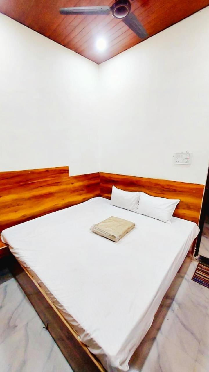 Hotel Om Palace Удджайн Экстерьер фото