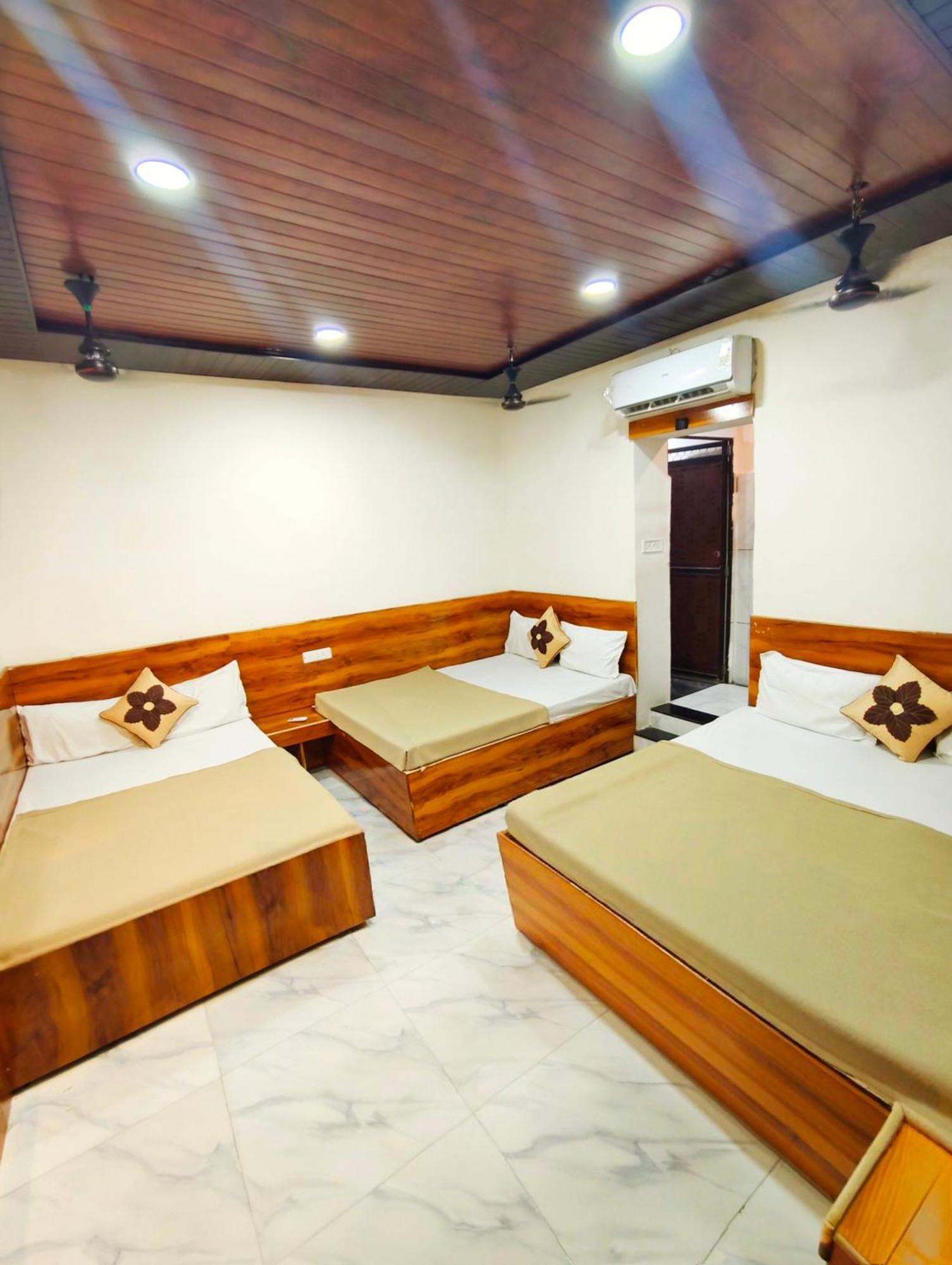 Hotel Om Palace Удджайн Экстерьер фото