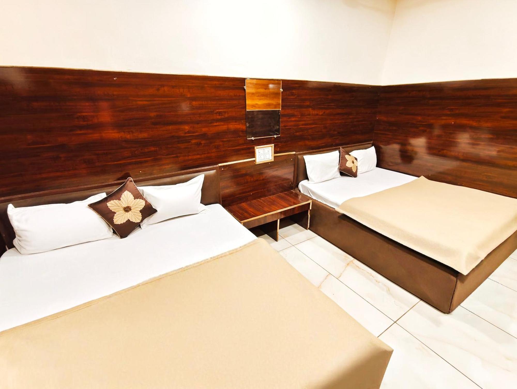 Hotel Om Palace Удджайн Экстерьер фото